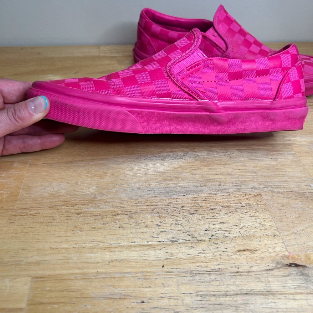 🩷 🩷 RARE FIND 🩷 🩷Vans Classic Slip-On Checkerboard Sneakers on Pink Glow - Picture 6 of 9